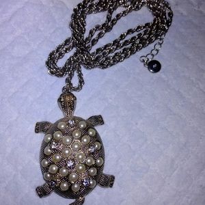 Turtle with pearls necklace